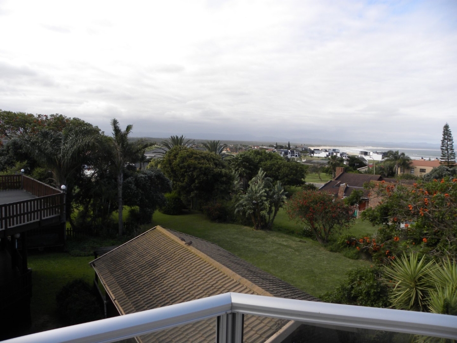 5 Bedroom Property for Sale in Wavecrest Eastern Cape